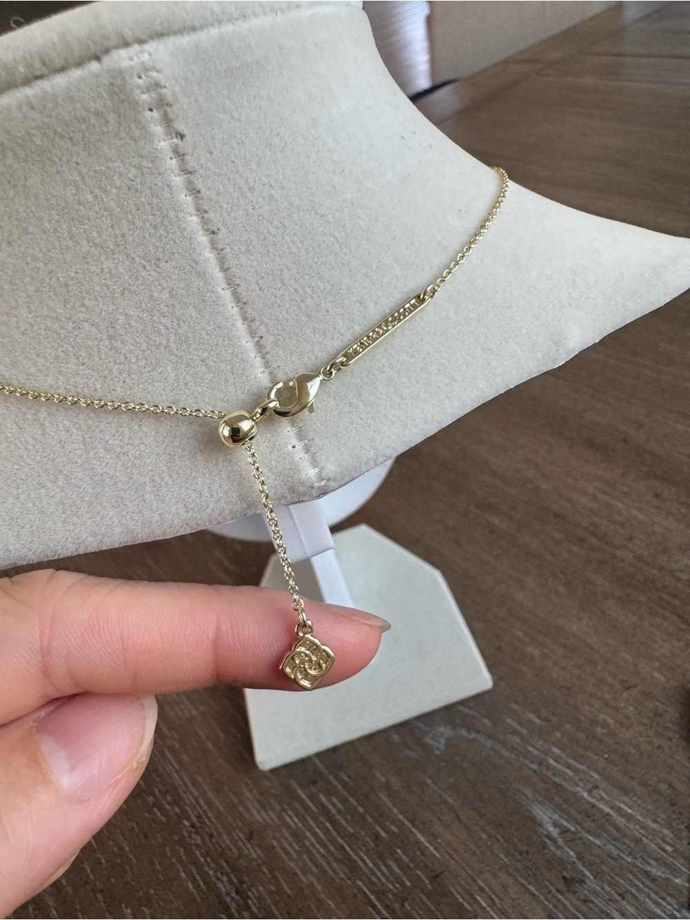 Kendra Scott x loveshackfancy Gold necklace with Pink Marble Oval and Bow - Picture 4 of 5